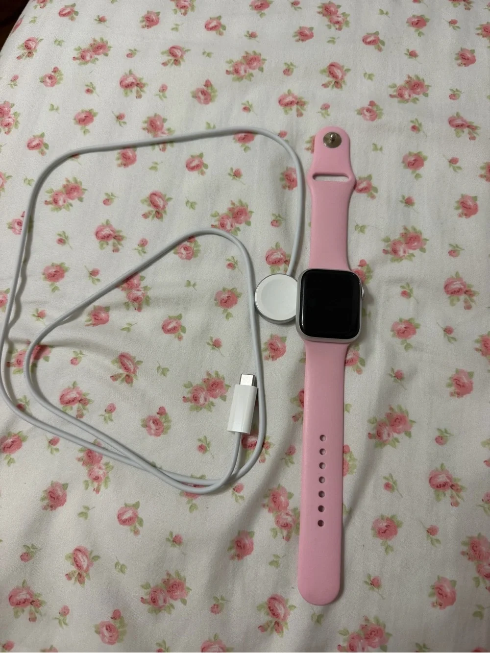Apple SE 44MM ALUMINUM Watch with Pink  Band and charger
